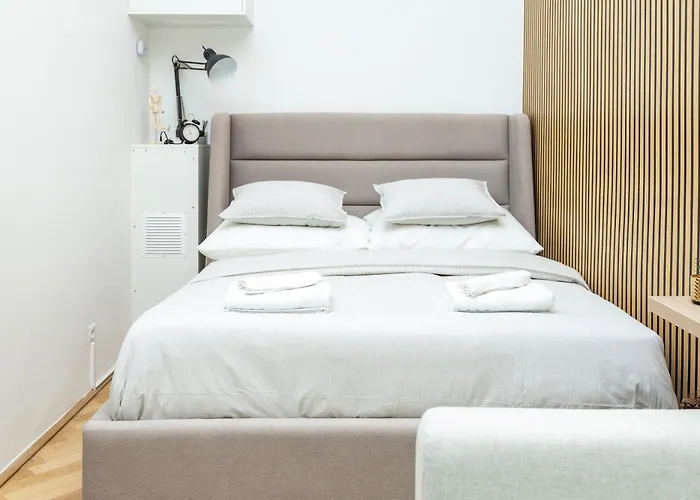 Charming Retreat Walking Distance From Town Centre Apartamento