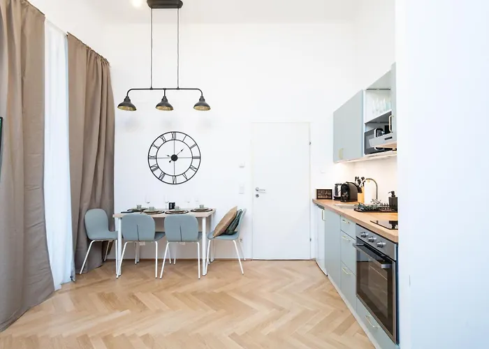 Charming Retreat Walking Distance From Town Centre