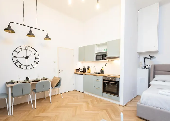 Charming Retreat Walking Distance From Town Centre