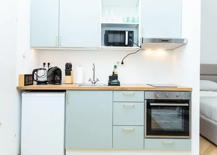 Charming Retreat Walking Distance From Town Centre * Viena